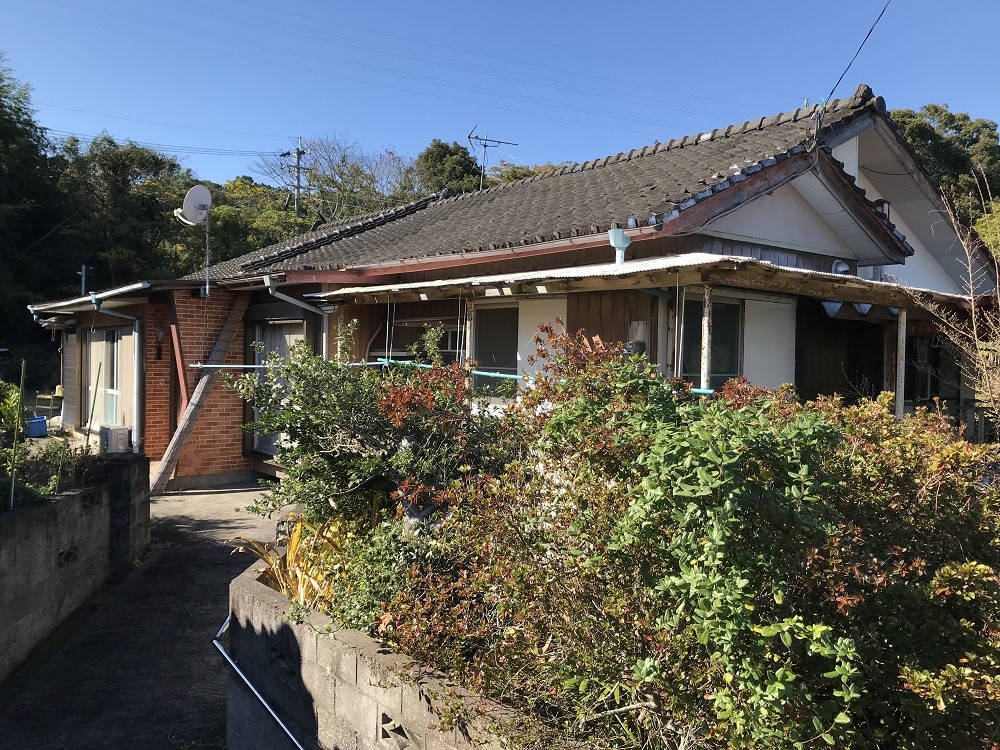 1970s wood house near the coast in Junicho, Ibusuki