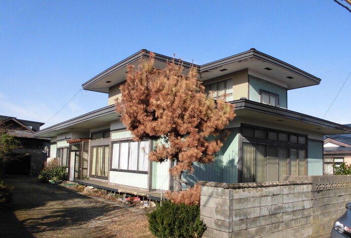 1970s wood house, 8-min walk to station, Akita
