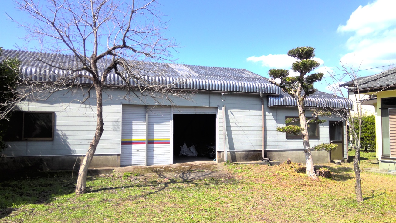 1960s wood house on a large plot in Koyama, Kimotsuki