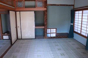 1970s wood house, 19-min walk to station, Miyagi
