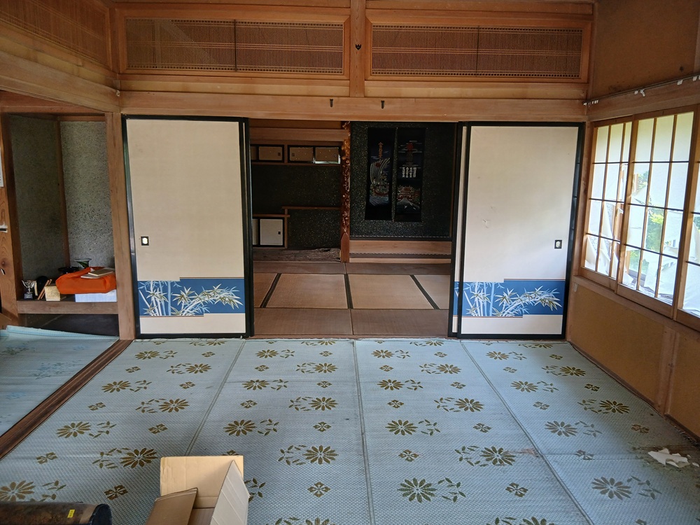 1980s wood house on a large plot in Iwate