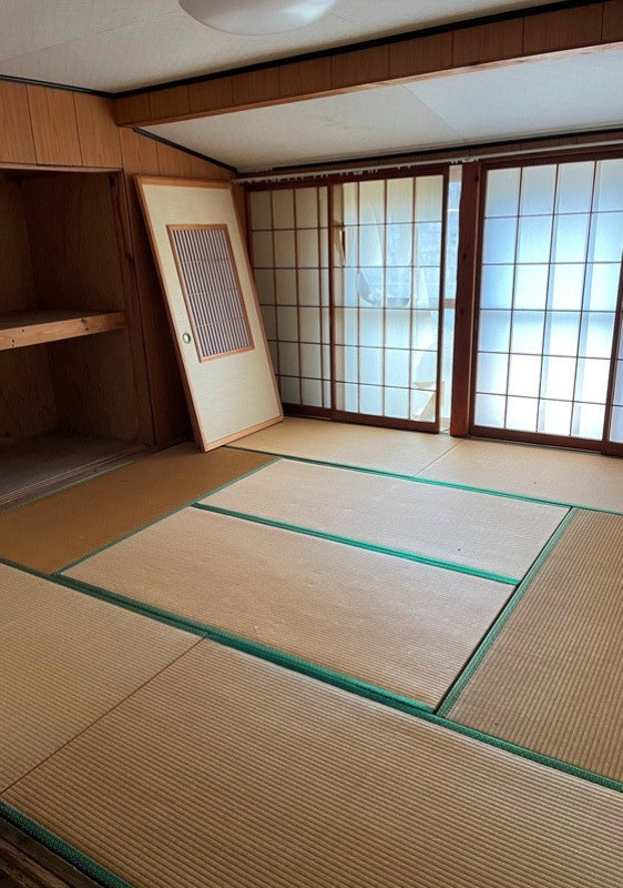 Wood house on a large plot in Niigata