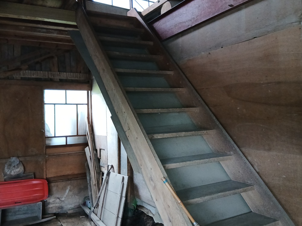 1990s wood house on a large plot in Iwate