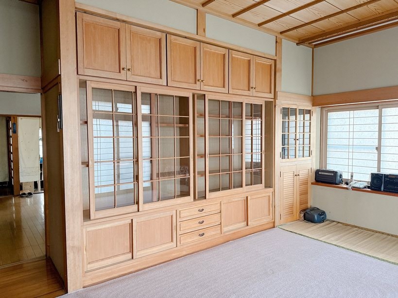 1990s wood house on a large plot in Aomori