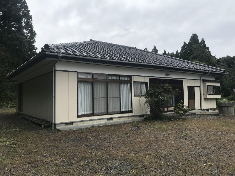 1990s wood house on a large plot in Iwate
