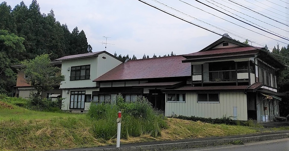 1950s wood house on a large plot in Iwate