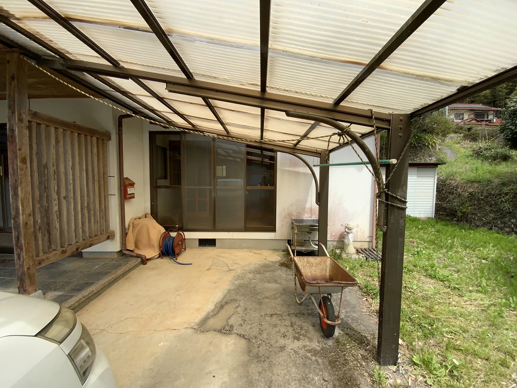 1980s wood house on a large plot in Yamaguchi