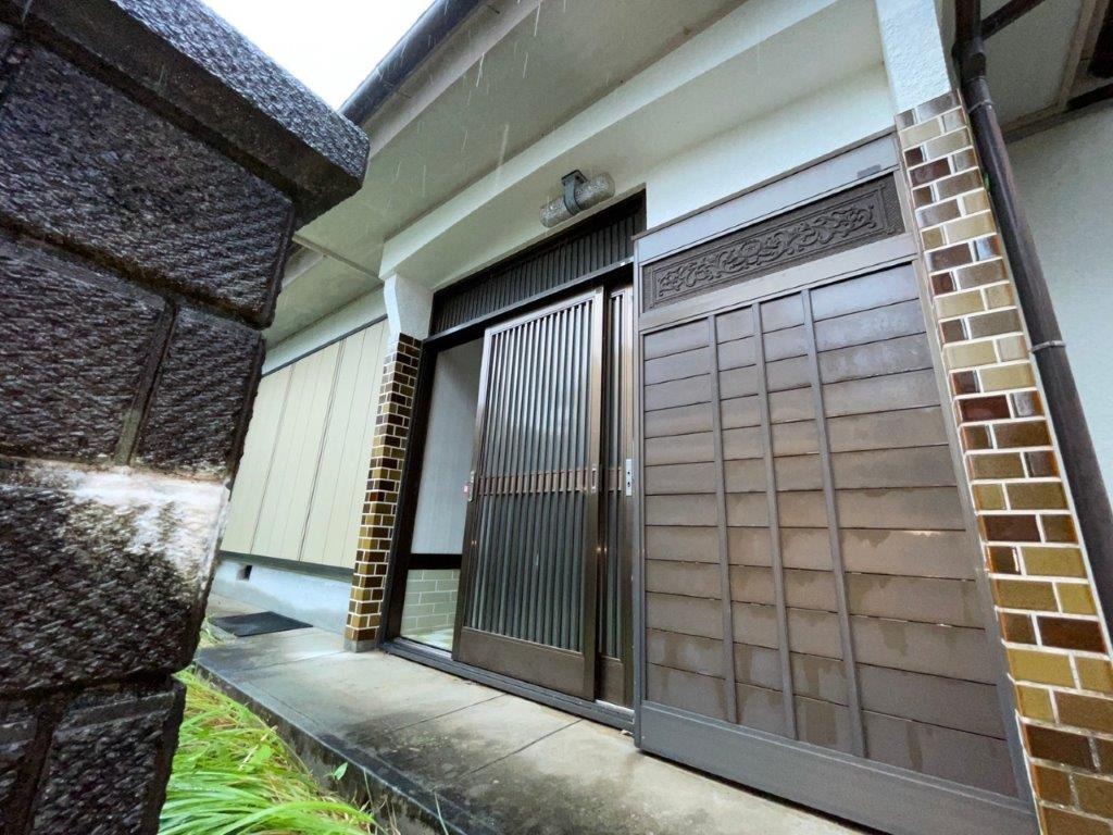 1980s wood house in Kochi