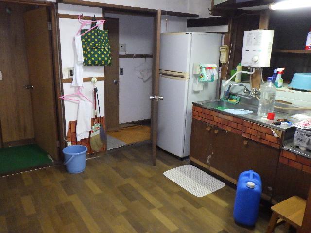 1970s wood house, 12-min walk to station, Nagasaki