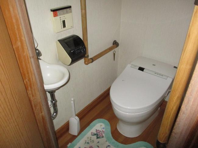 1970s wood house, 15-min walk to station, Okayama