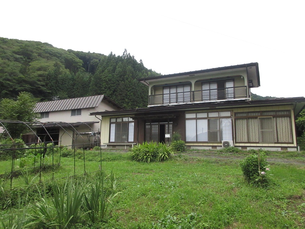 1980s wood house, 12-min walk to station, Iwate