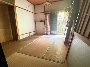 1980s house on a large plot in Takarabe, Soo