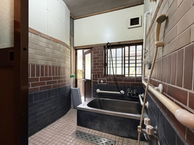 Wood house with storehouses in Kawanabe, Minamikyushu
