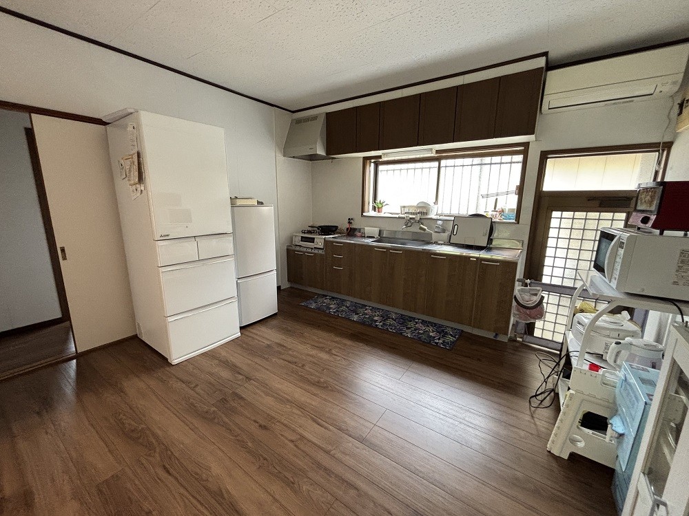 1990s wood house near the coast in Yamakawanarukawa, Ibusuki