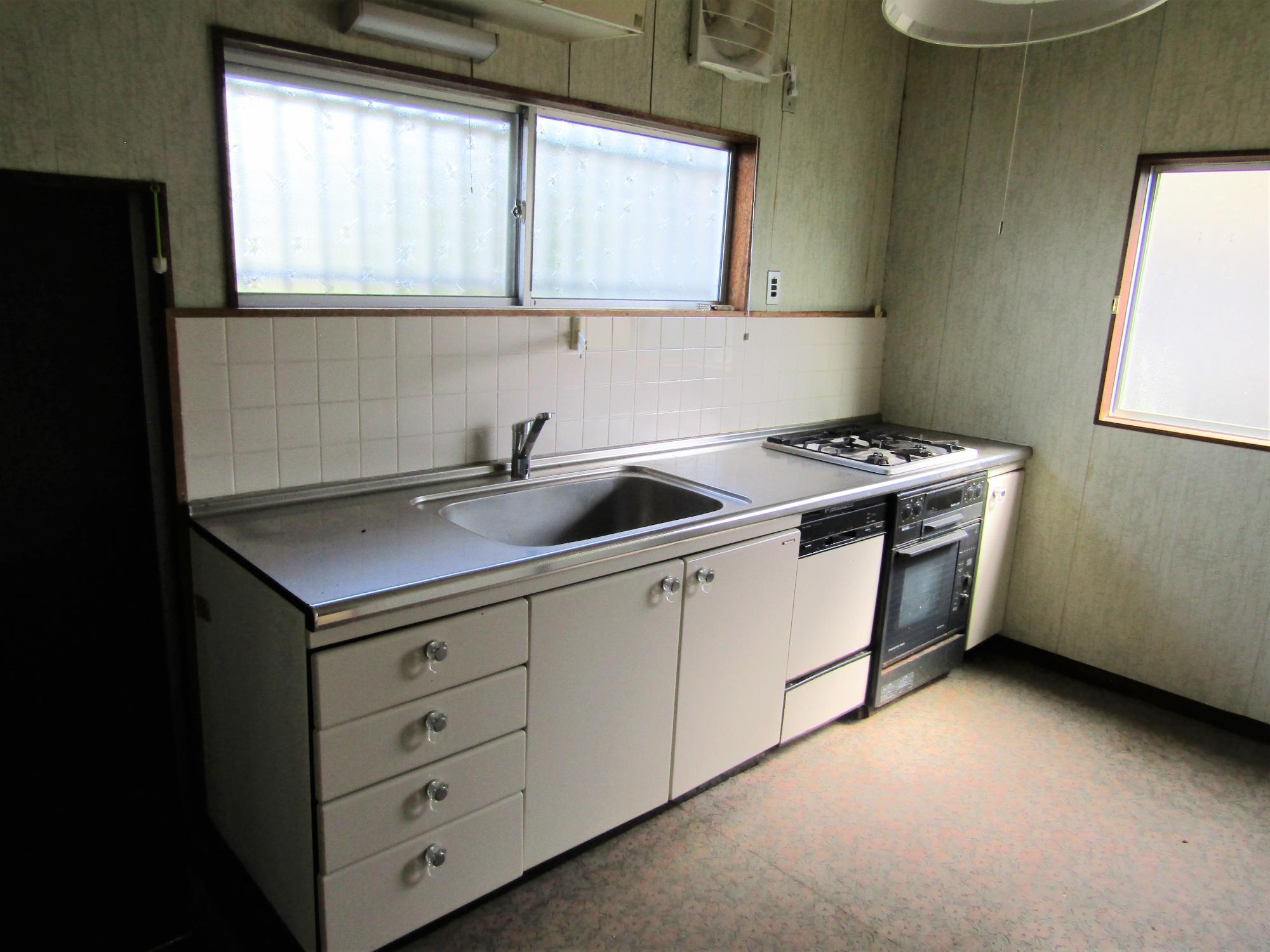 A-115: Natural surroundings, perfect for two people, home vegetable gardening possible