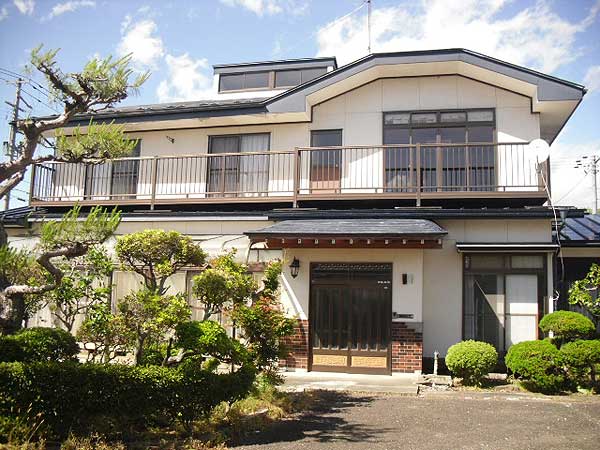 1960s wood house on a large plot in Iwate
