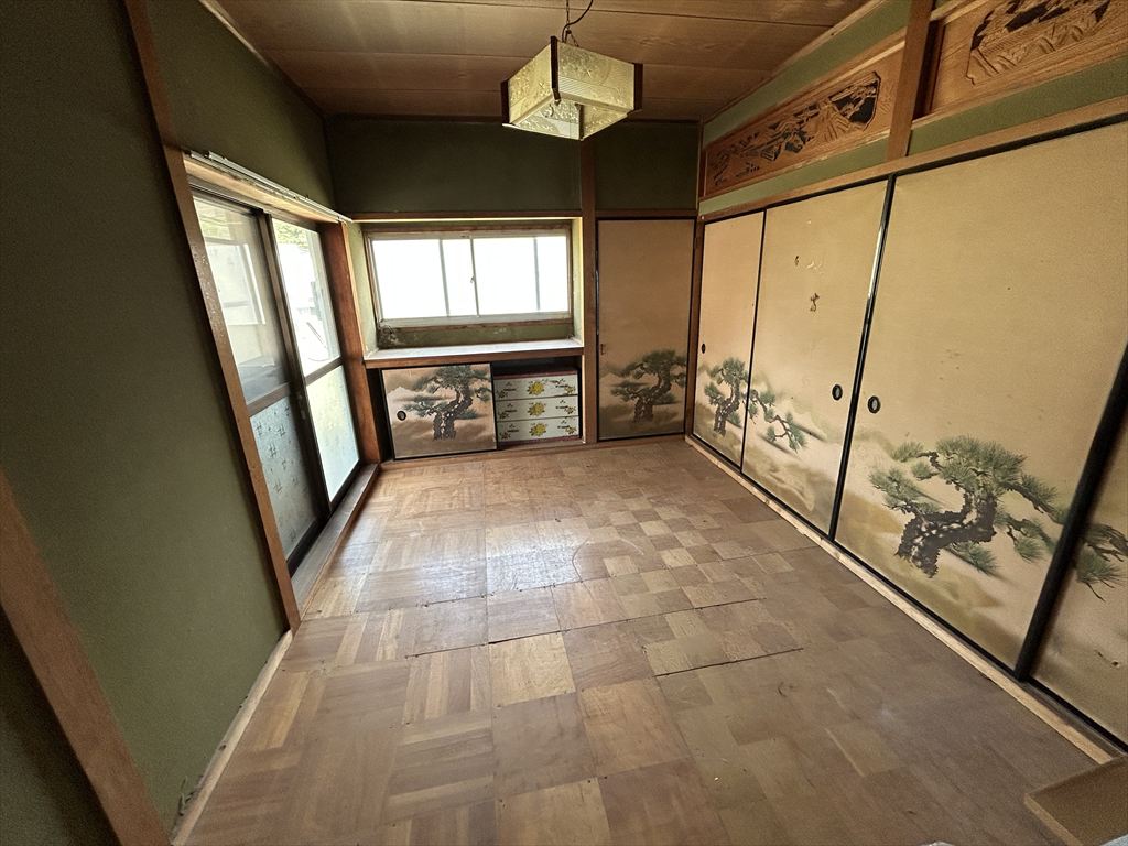 1970s steel-frame house, 15-min walk to station, Mie