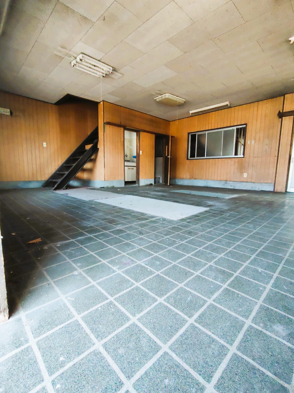 1970s steel-frame house in Ehime