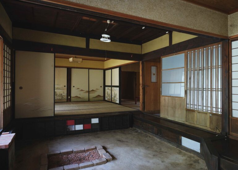 Wood house on a large plot in Matsusaka Kahada