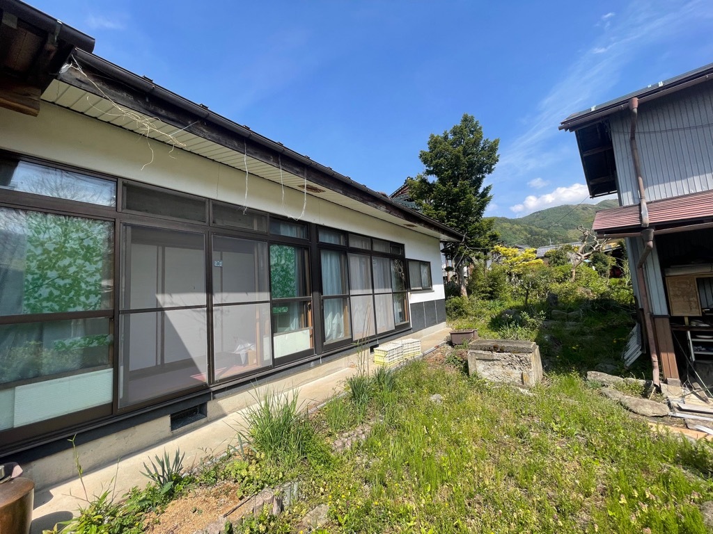 1970s wood house on a large plot in Nagano