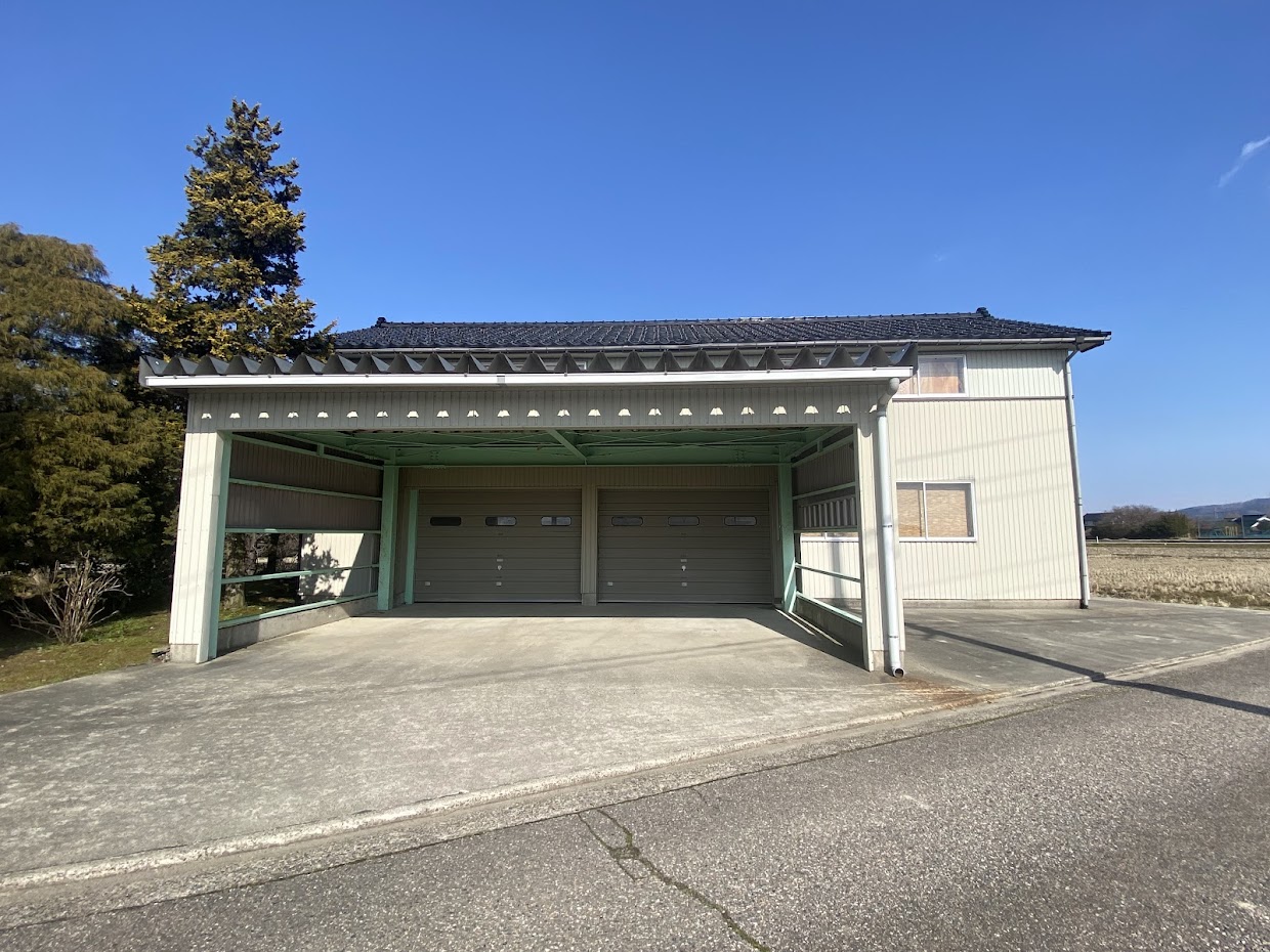 1970s wood house on a large plot in Toyama