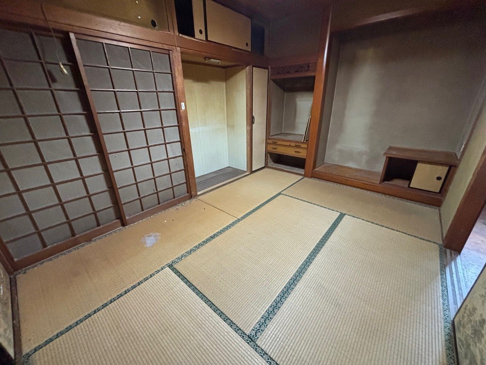 1980s wood house near the coast in Ibusuki, Kagoshima