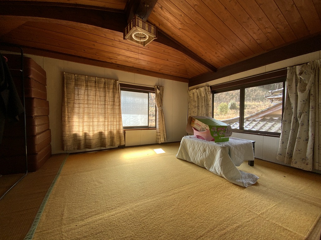 1970s wood house on a large plot in Yamaguchi