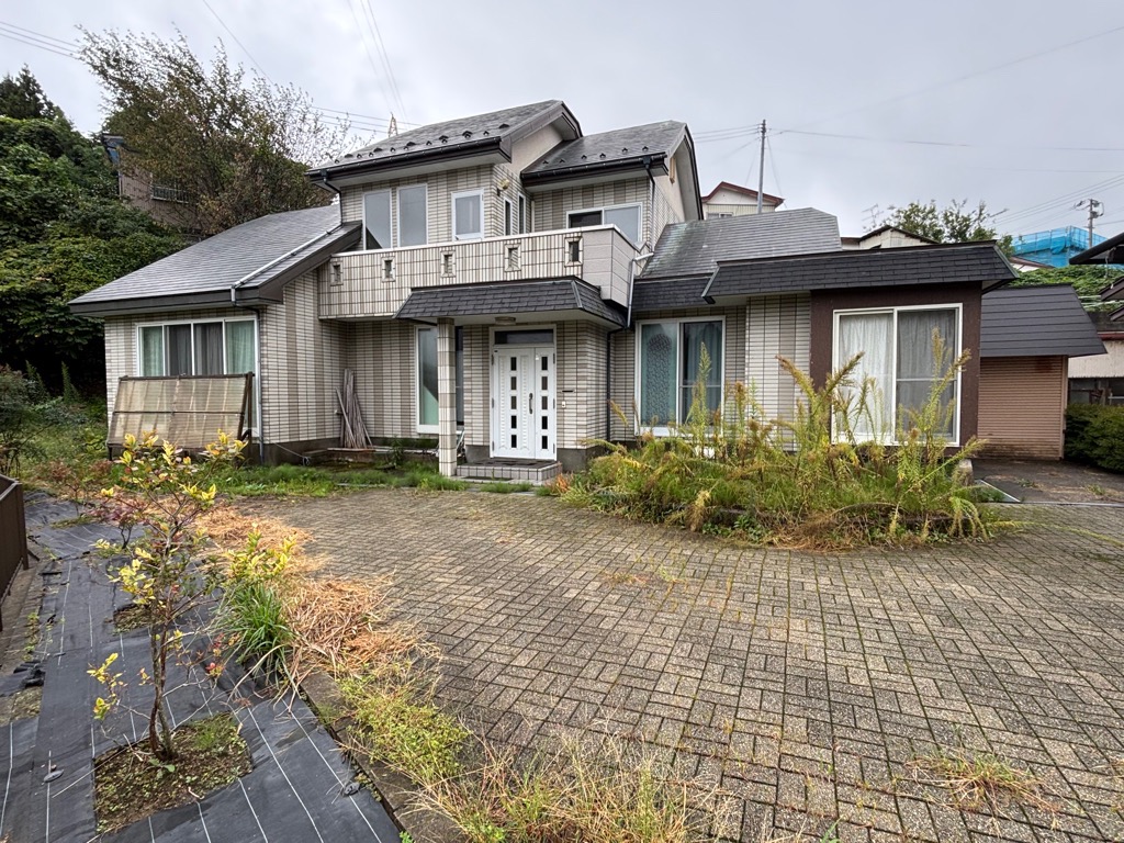 House, 12-min walk to station, Akita