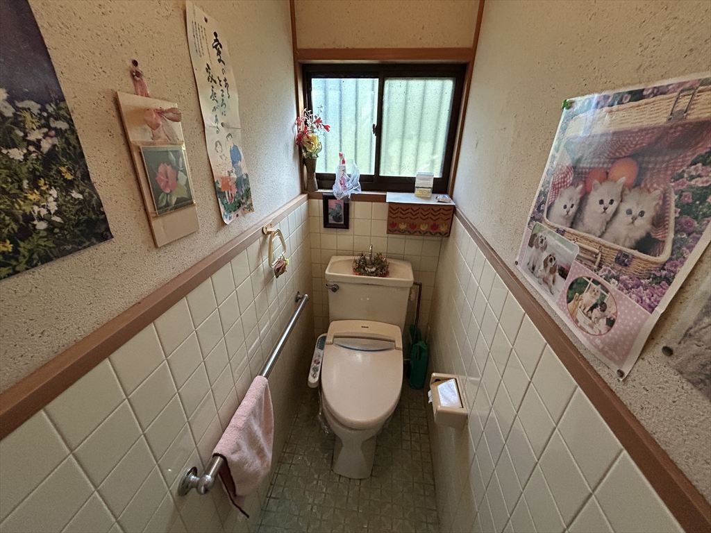 1980s wood house on a large plot in Mie