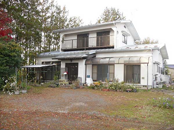 1980s wood house on a large plot in Iwate