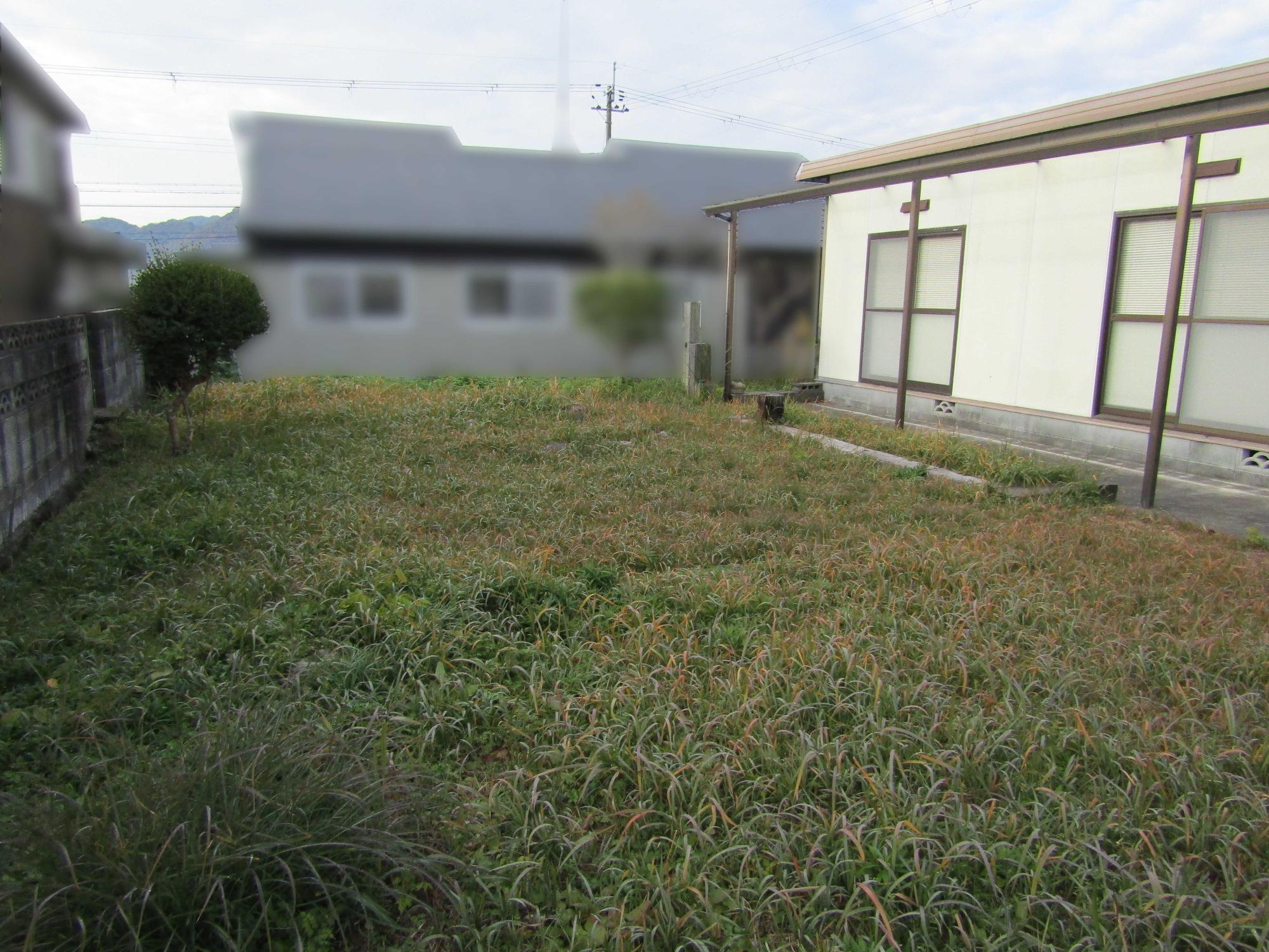 A property on an attractive elevated area where home gardening is possible
