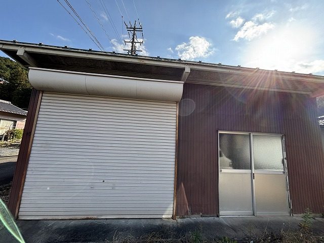 1980s wood house with outbuildings in Gifu