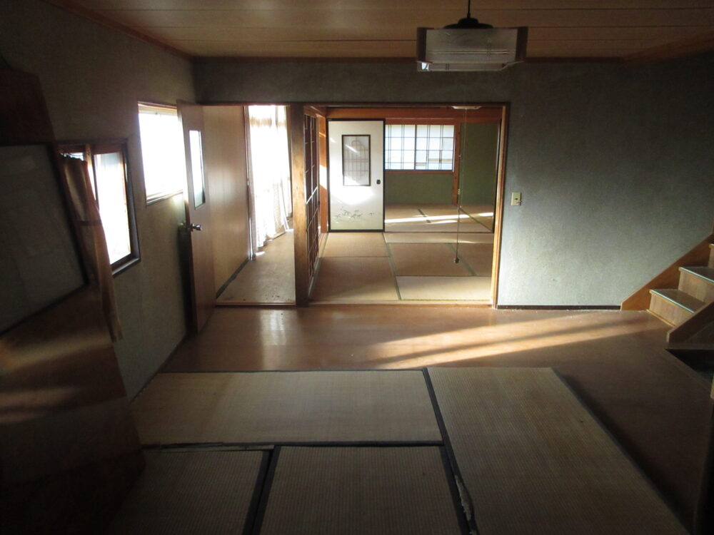 1940s wood house on a large plot in Iwate