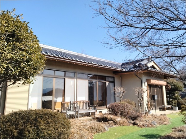 1990s wood house on a large plot in Yamanashi