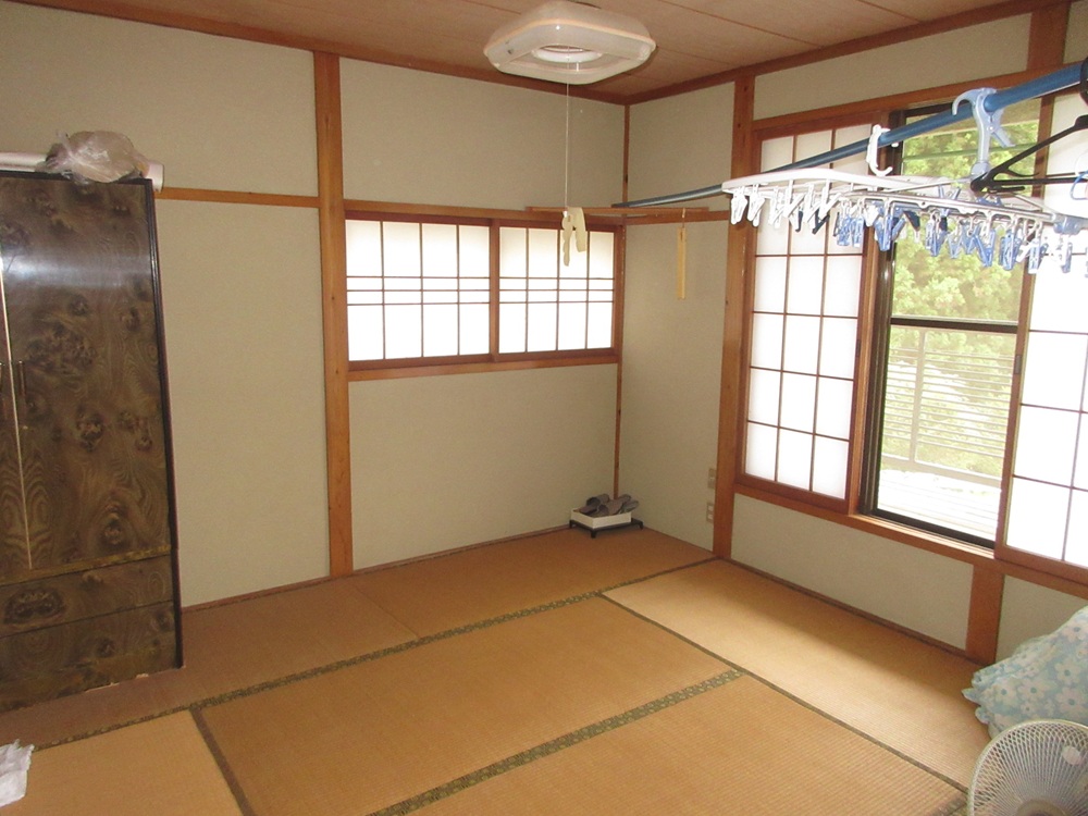 1980s wood house, 12-min walk to station, Iwate