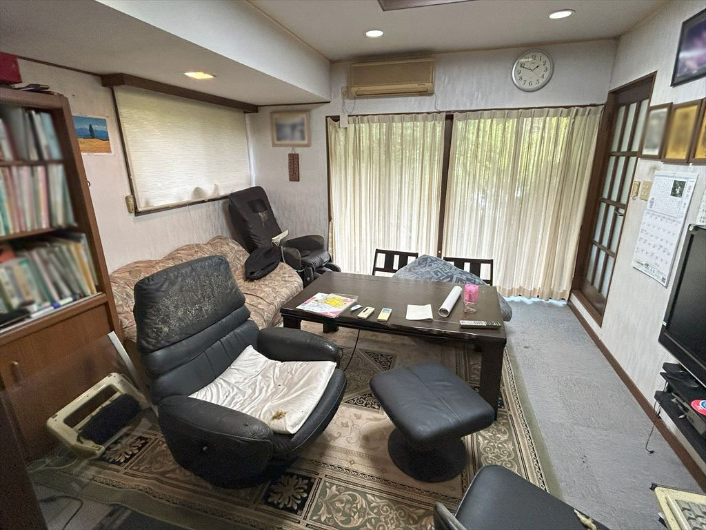 1950s wood house on a large plot in Mie