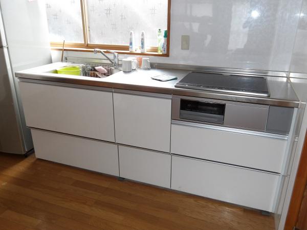 1960s wood house, 17-min walk to station, Ehime