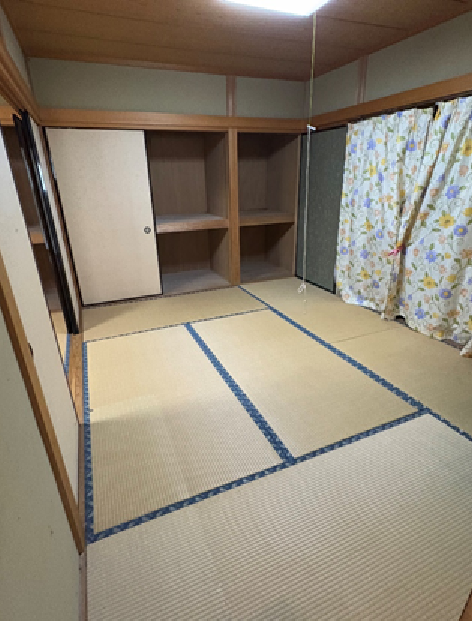 2000s wood house, 18-min walk to station, Ehime
