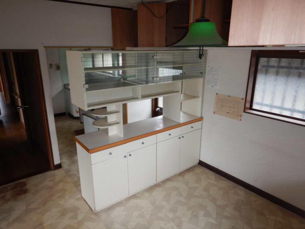 1970s wood house, 15-min walk to station, Ehime