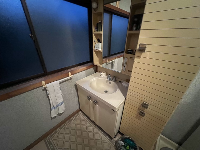 1990s wood house, 9-min walk to station, Tottori