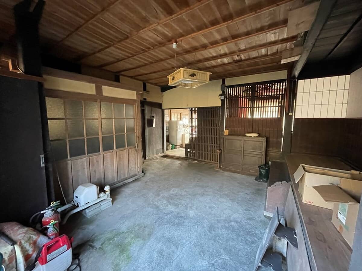 Wood house on a large plot in Hiroshima