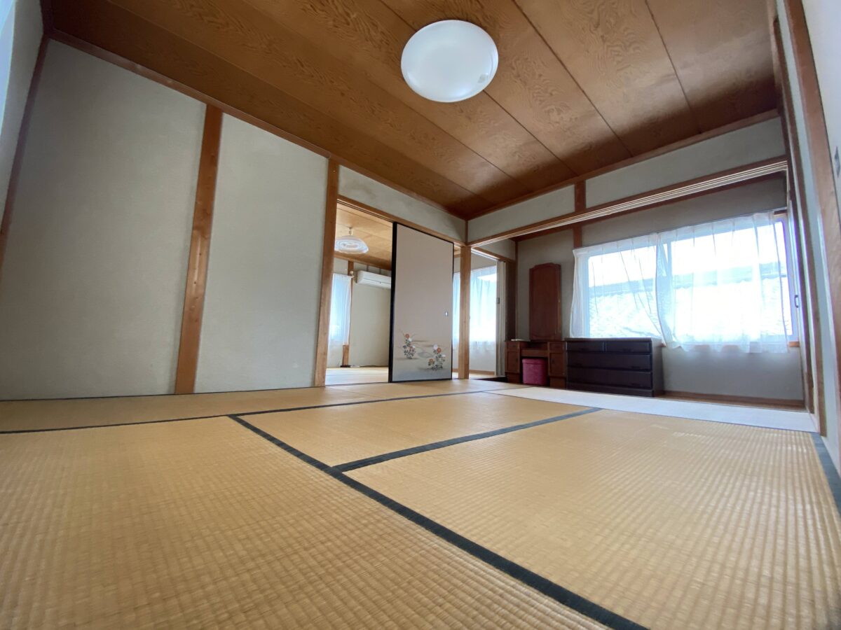 Wood house on a large plot in Hyogo