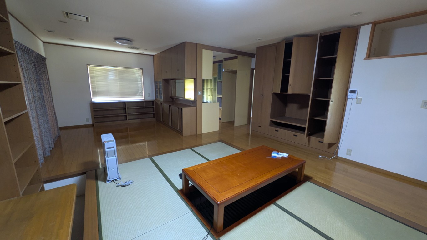 2000s wood house in Gifu