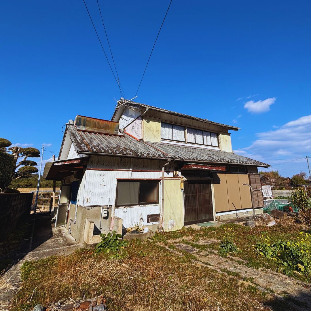 1970s wood house with outbuildings in Miyazaki