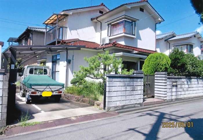 1990s wood house, 7-min walk to station, Kagawa