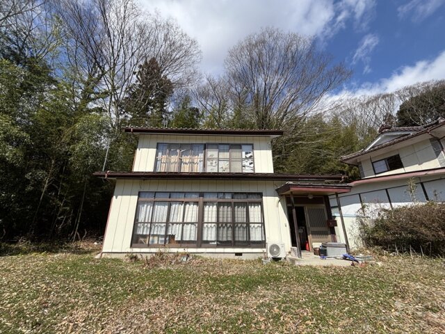 1980s wood house on a large plot in Fukushima