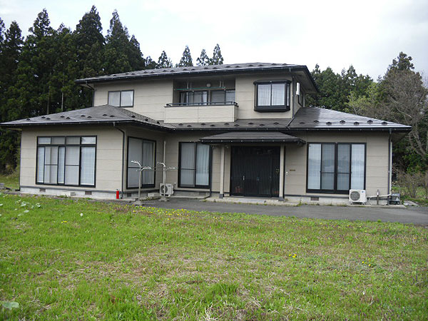 1990s wood house on a large plot in Iwate