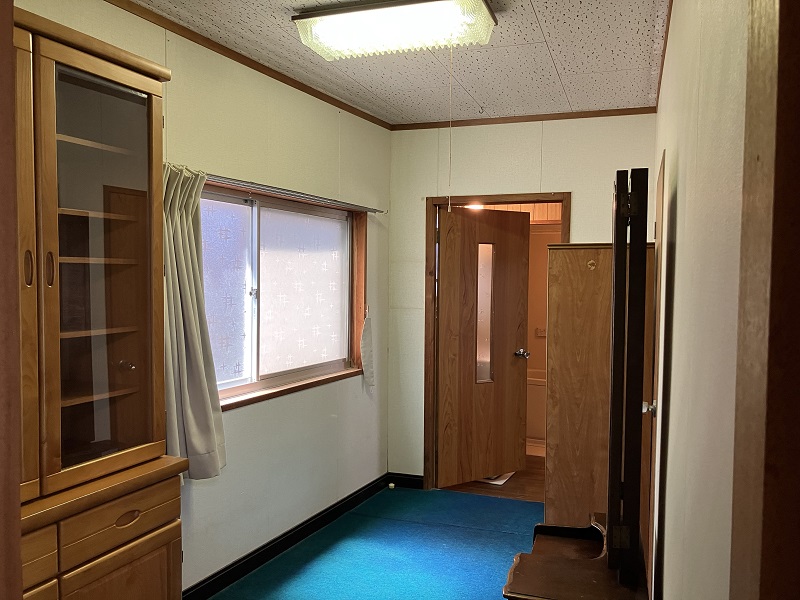 1960s wood house, 11-min walk to station, Tottori