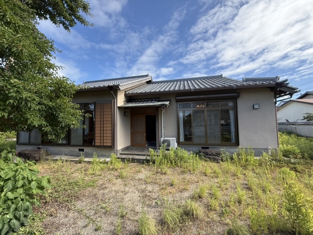 1990s wood house on a large plot in Hyogo