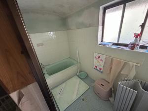 1940s wood house on a large plot in Niigata
